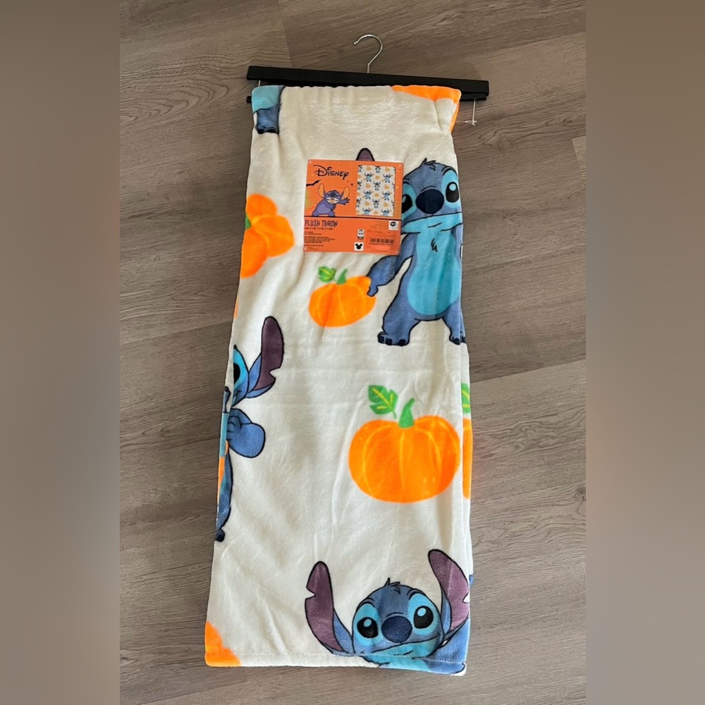 NWT! Disney Stitch 626 Halloween Pumpkin Blanket